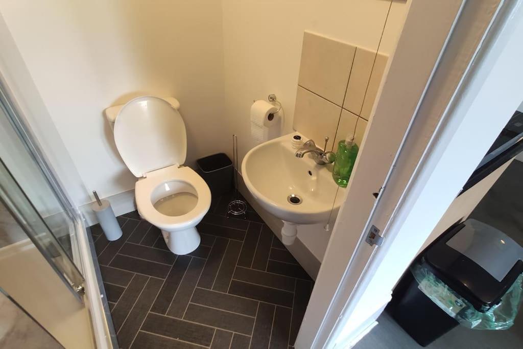 1 Bedroom Studio In A Supurb Area Of Кардіфф Екстер'єр фото
